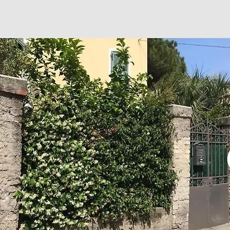 Apartment Little Lemon Garden La Spezia